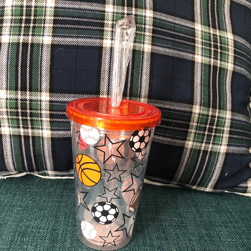 🛍️ Sports Themed Tumbler with Straw